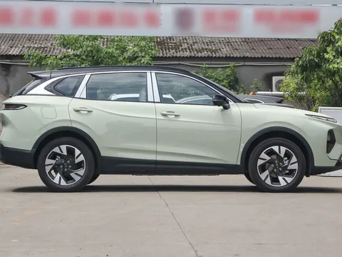 SUV cùng phân khúc với Honda CR-V, tiết kiệm xăng hơn xe máy, giá ngang Kia Morning