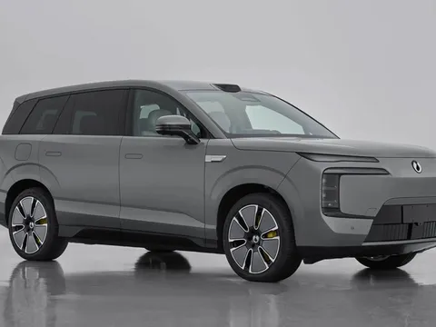 SUV PHEV dài 5,2 mét, công suất 751 mã lực, công nghệ đỉnh cao, giá gần 1,3 tỷ đồng