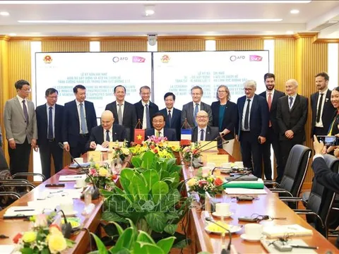 Bộ Xây dựng và đối tác Pháp ký biên bản hợp tác trong lĩnh vực đường sắt
