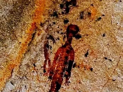 Một bức họa được phát hiện trên dãy Himalaya, trông giống như người ngoài hành tinh và người man rợ đang đánh nhau, ẩn chứa bí mật gì đằng sau nó?