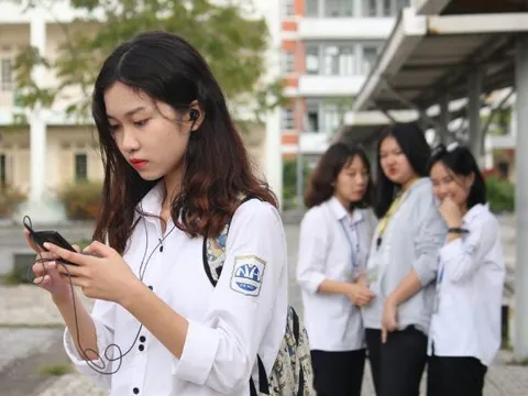 Thấy đối phương có những dấu hiệu này, bạn nên tránh xa kẻo có thể bị 'đâm sau lưng'