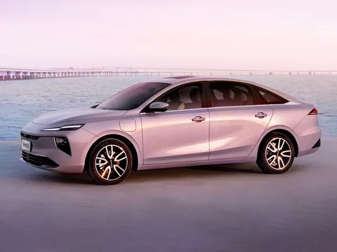 Xe sedan dài gần 4,8 mét, công suất 129 mã lực, giá 360 triệu đồng