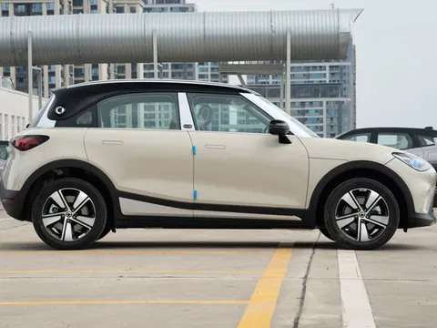 Mercedes-Benz ra mắt SUV hạng B mạnh 272 mã lực, giá 560 triệu đồng