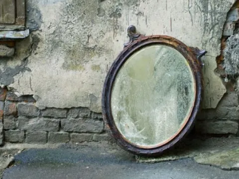 Chiếc gương sát nhân “Louis Alvarez 1743”: hơn hai thế kỷ gieo rắc cái chết