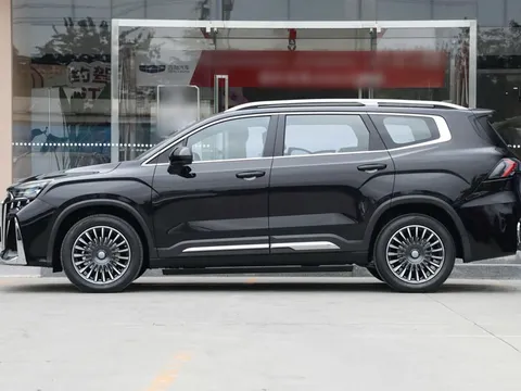 SUV hạng D công cuất 218 mã lực, giá chỉ ngang Hyundai Grand i10