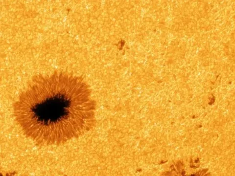 Lần đầu tiên ghi lại hình ảnh mặt trời độ phân giải 8K, tiết lộ chi tiết chưa từng thấy về các vết đen mặt trời