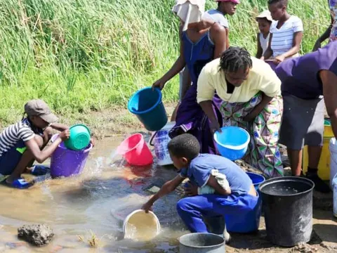 Vì sao nhiều người châu Phi thà chết đói còn hơn làm nông, chết khát còn hơn đào giếng?