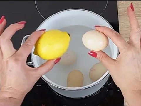 Luộc trứng với chanh – Mẹo nhỏ, hiệu quả lớn trong gian bếp