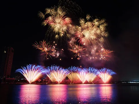 Đêm thứ 2 DIFF 2025: Việt Nam - Ba Lan 'khiêu vũ' cùng pháo hoa