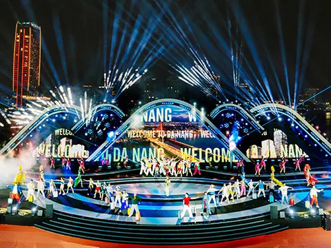 Nhà hát Trưng Vương ghi dấu ấn trong đêm thứ hai lễ hội pháo hoa quốc tế Đà Nẵng 2025