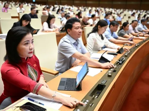 Quốc hội 'chốt' giảm 2% thuế VAT, mở rộng đối tượng áp dụng