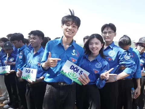 Trồng 2.000 cây xanh tại vùng đệm Vườn Quốc gia Ba Vì