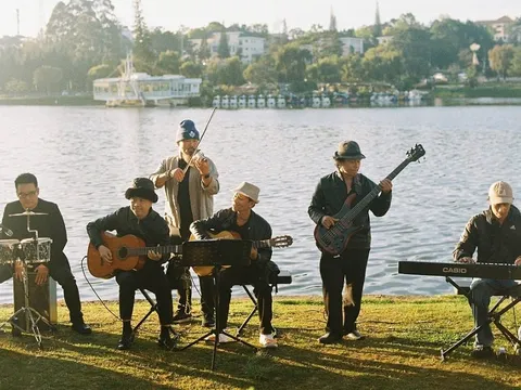 Đà Lạt mùa hè trong veo giữa miền cao nguyên lộng gió