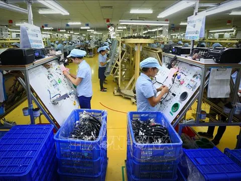 Kinh tế 6 tháng: Thể chế tạo động lực cho tăng trưởng
