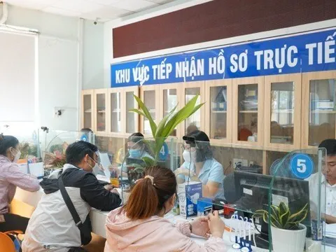 Tại sao lại có cách tính lương hưu khác nhau giữa khu vực công và khối doanh nghiệp?
