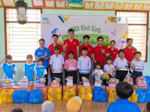 Nhóm thiện nguyện TMA Bình Định: 'Code thì khô nhưng tim không hề lạnh'