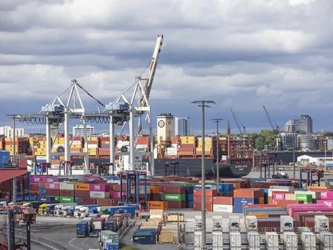 Biện pháp thuế quan mới của Tổng thống Trump tác động mạnh tới trụ cột kinh tế nhiều nước EU
