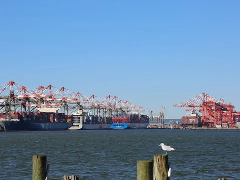 Thuế quan 15% của Mỹ định hình lại cán cân toàn cầu?
