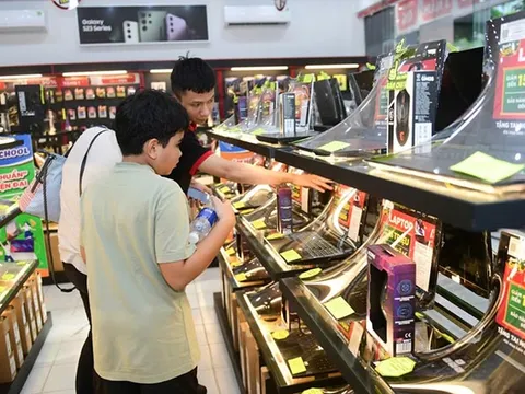 Hỗ trợ các gia đình bớt 'nặng gánh' mùa tựu trường