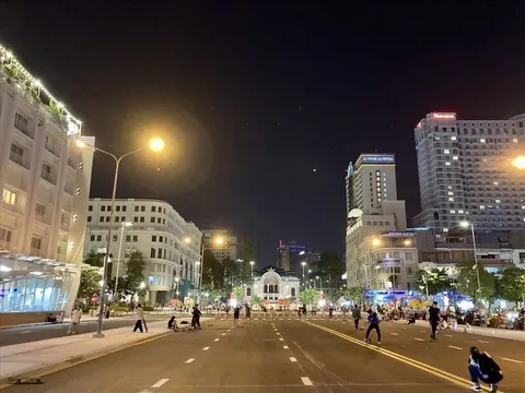 TP Hồ Chí Minh: Cấm ô tô đường Lê Lợi phục vụ sự kiện trình diễn AI thể thao quốc tế