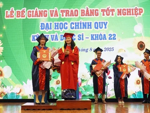 Trường Đại học Cửu Long trao bằng tốt nghiệp cho 227 tân kỹ sư, dược sĩ 