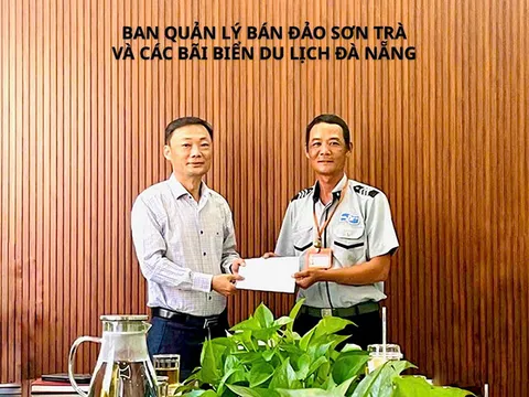 Đà Nẵng khen thưởng nhân viên trật tự biển tìm lại đồ thất lạc cho du khách