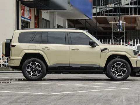 SUV siêu hầm hố, công suất 687 mã lực, giá hơn 1,2 tỷ đồng