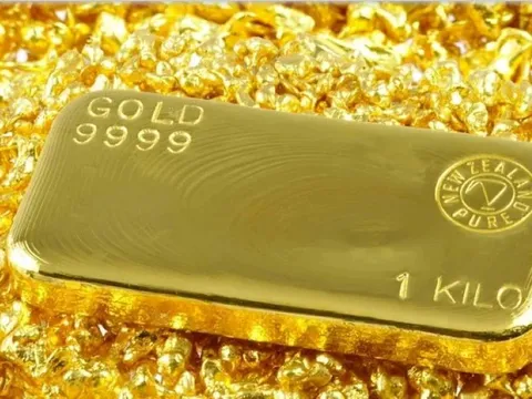 Giá vàng thế giới sụt giảm sau tuyên bố miễn thuế vàng thỏi của Tổng thống Mỹ Donald Trump