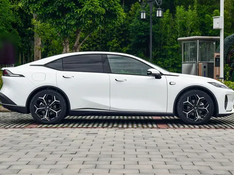 Ra mắt xe sedan cùng phân khúc với Toyota Camry, trang bị tiên tiến, giá hơn 530 triệu đồng