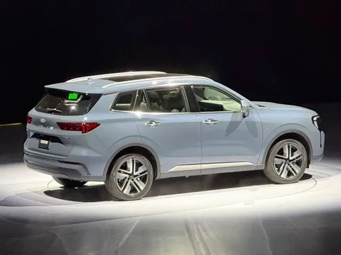 Ford Territory 2025 ra mắt tại Việt Nam, giá từ 762 triệu đồng, cạnh tranh Mazda CX-5