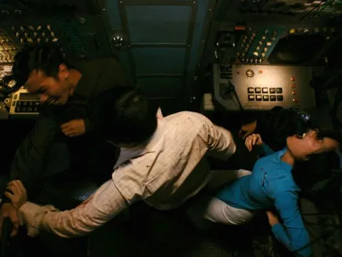 Phim 'Tử chiến trên không' đầu tư riêng 1 tỷ đồng để máy bay có thể chao đảo như có sự cố thật