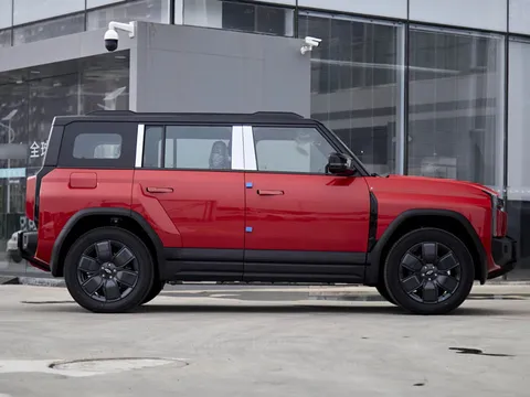 SUV thiết kế cá tính, công suất 347 mã lực, giá gần 330 triệu đồng