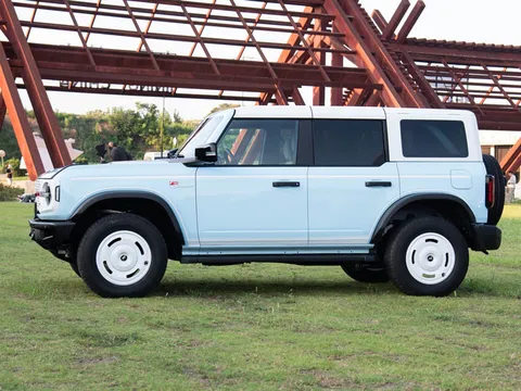 Ford giới thiệu SUV địa hình công suất 275 mã lực, giá hơn 1,4 tỷ đồng