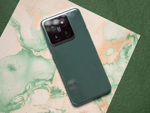 Xiaomi 15 giảm giá mạnh, quyết đua doanh số với iPhone 16