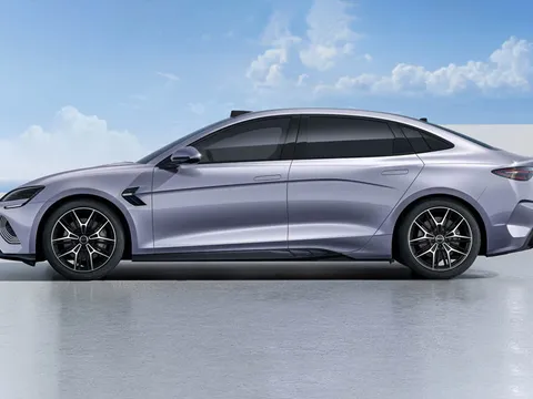 Xe sedan hạng D công suất 523 mã lực, giá gần 1,1 tỷ đồng