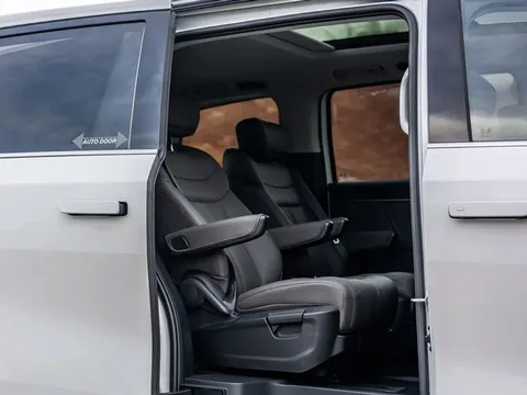 MPV công suất 245 mã lực, nội thất tiện nghi, giá hơn 1,1 tỷ đồng, so kè cùng Kia Carnival