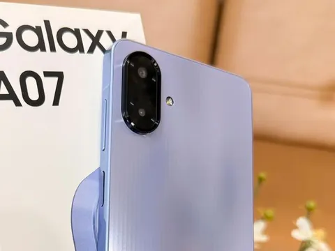 Samsung giới thiệu smartphone chống nước, cấu hình tốt, giá 3,1 triệu tại Việt Nam