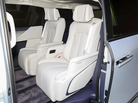 ‘Chuyên cơ mặt đất’ động cơ PHEV, công suất 397 mã lực, giá gần 1,3 tỷ, cạnh tranh Toyota Alphard