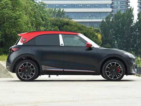 Mercedes-Benz hé lộ SUV mạnh 496 mã lực, thiết kế cá tính, giá hơn 920 triệu đồng