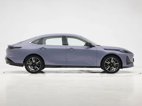 Xe sedan hạng C công suất 192 mã lực, giá hơn 320 triệu đồng