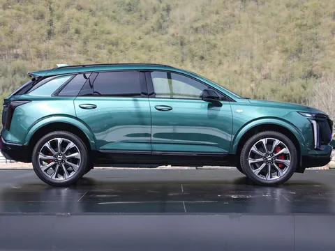 SUV hạng sang giá hơn 1,4 tỷ đồng có gì để so kè cùng Mercedes-Benz GLC?