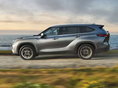 Toyota Highlander 2026 chốt giá gần 1,2 tỷ đồng