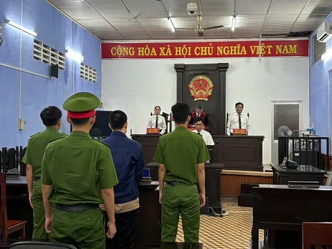 Lãnh 5 năm tù vì vận chuyển 25.000 bao thuốc lá lậu