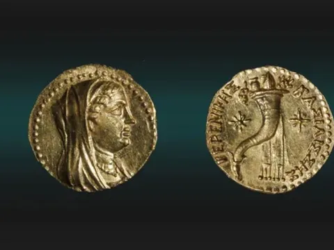 Phát hiện đồng tiền vàng 2.270 năm tuổi khắc chân dung Nữ hoàng Ai Cập cổ đại ở Jerusalem