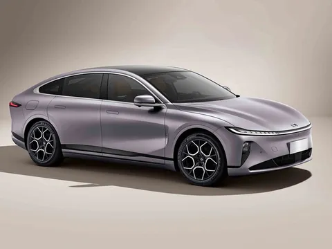 Xe sedan công suất 268 mã lực, giá gần 520 triệu đồng, cạnh tranh Toyota Camry