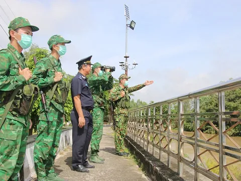 “Căng mình” chống buôn lậu mùa nước nổi vùng biên