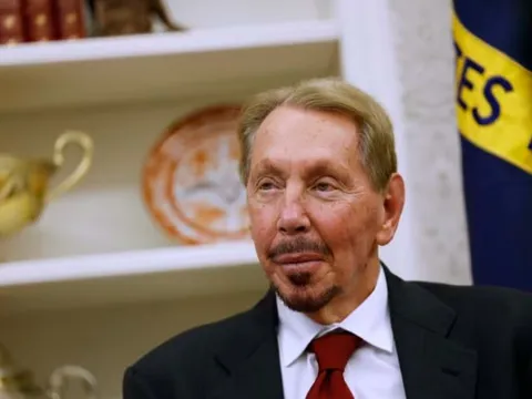 'Vượt mặt' Elon Musk, cụ ông 81 tuổi bất ngờ thành người giàu nhất thế giới