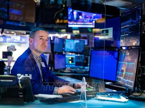 Chỉ số S&P 500 xác lập đỉnh mới khi giới đầu tư ngóng dữ liệu kinh tế Mỹ