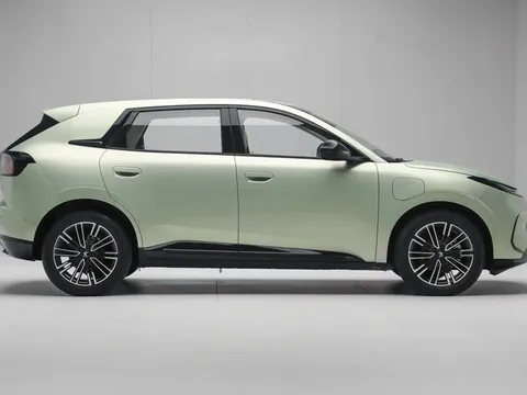 Xe hatchback dài hơn 4,3 mét, nội thất tiện nghi, giá rẻ hơn Kia Morning