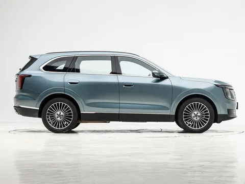 SUV hạng D công suất 254 mã lực, nội thất tiện nghi, giá thấp hơn Toyota Raize